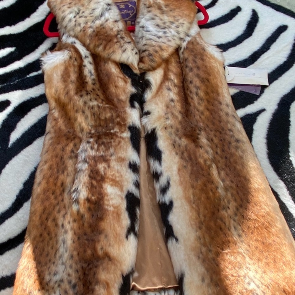 Curations Sleeveless Faux Fur Vest/Coat - Picture 2 of 14
